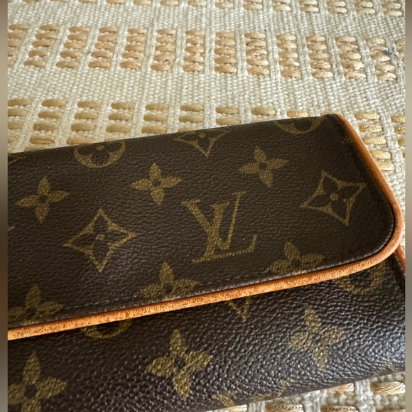 🖤🤎Louis Vuitton Monogram Twin Pochette PM🤎🖤 - Picture 9 of 15